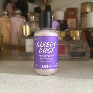 Lush sleepy dust dusting powder